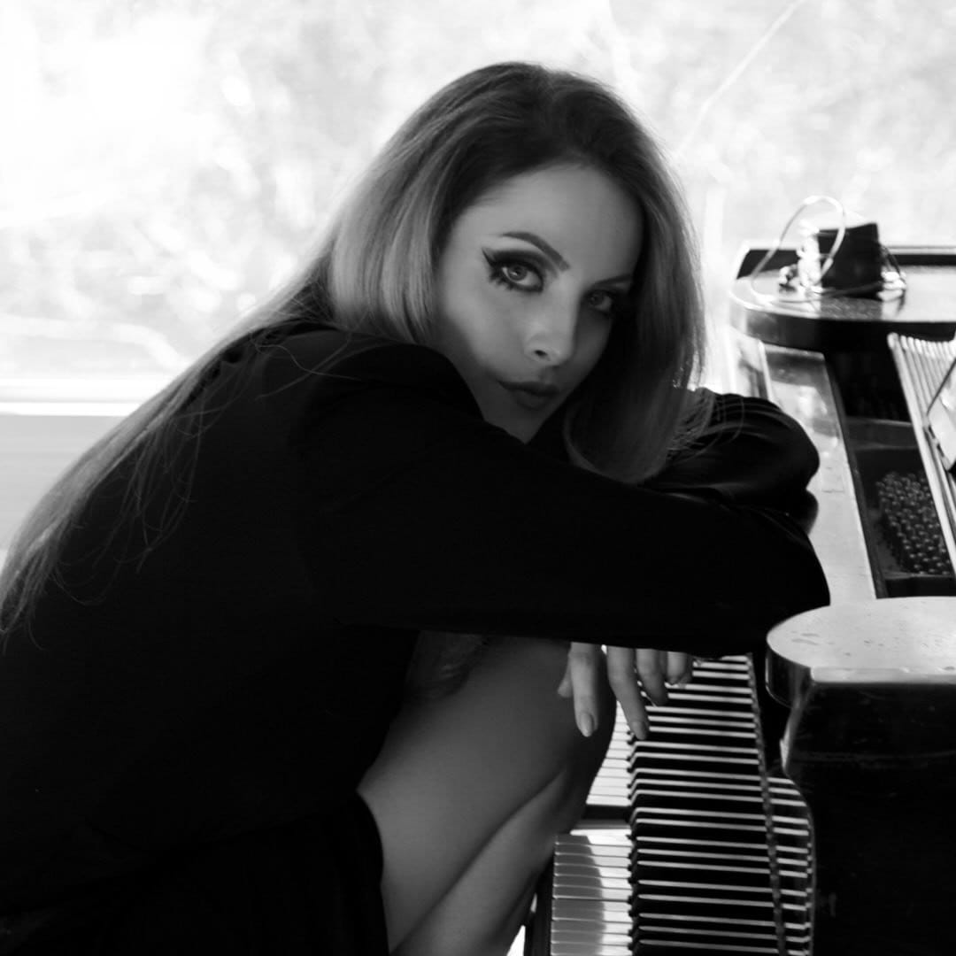 Elizabeth Gillies Profile 1