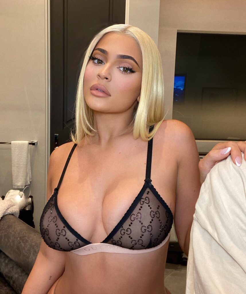 kylie-jenner-cleavage-19 | Divas World Order