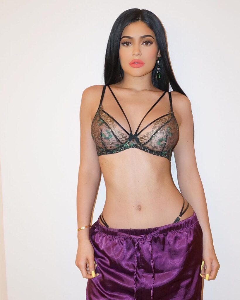 kylie-jenner-galore-magazine-2015-9 | Divas World Order