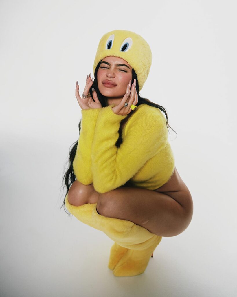 kylie-jenner-tmrw-magazine-may-2021-4 | Divas World Order