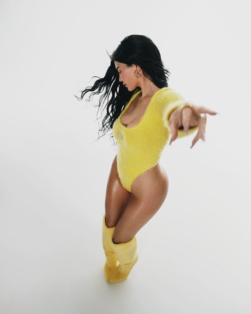 kylie-jenner-tmrw-magazine-may-2021-6 | Divas World Order