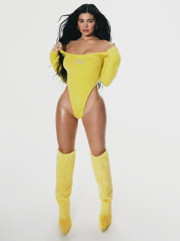 kylie-jenner-tmrw-magazine-may-2021-8 | Divas World Order