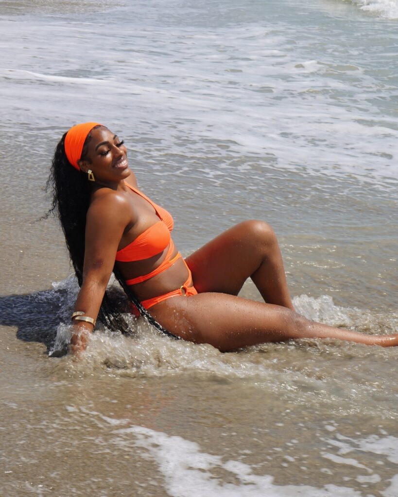 lash-legend-bikini-6 | |