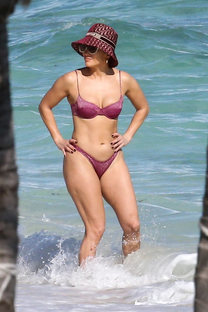jennifer-lopez-bikini-15 | Divas World Order