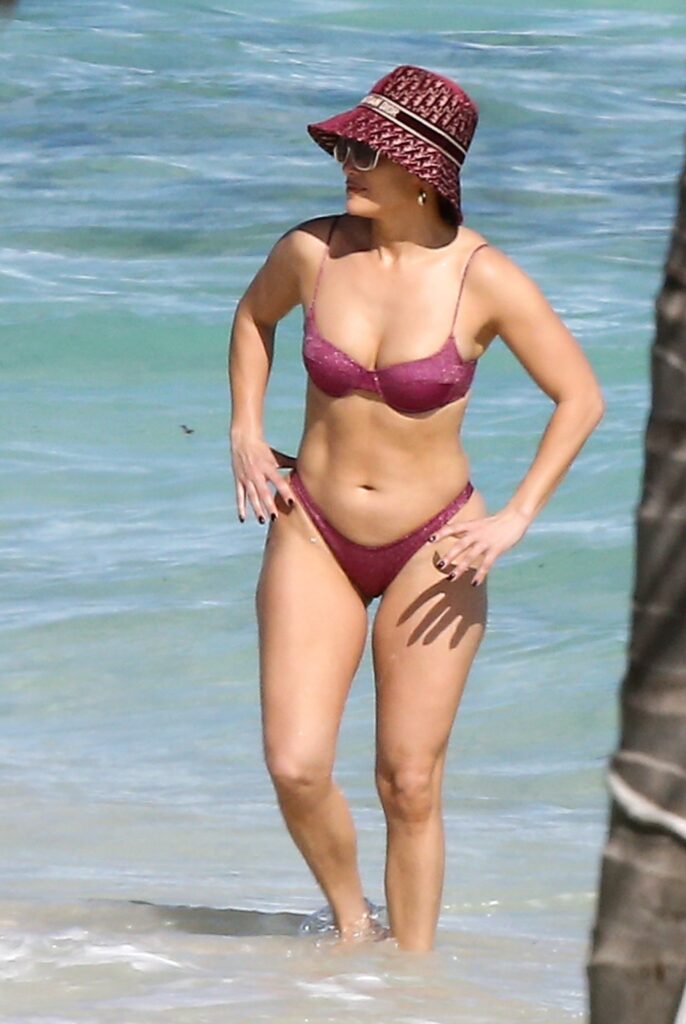 jennifer-lopez-bikini-16 | Divas World Order