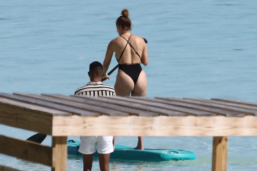jennifer-lopez-bikini-7 | Divas World Order