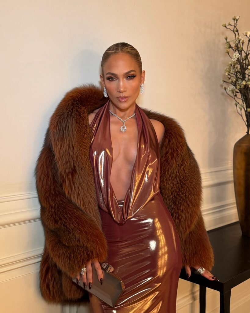 jennifer-lopez-cleavage-1 | Divas World Order