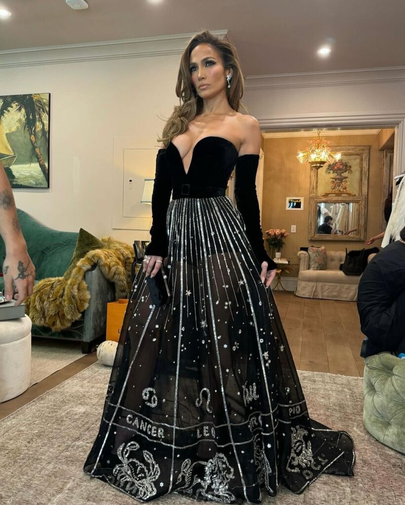jennifer-lopez-cleavage-11 | Divas World Order