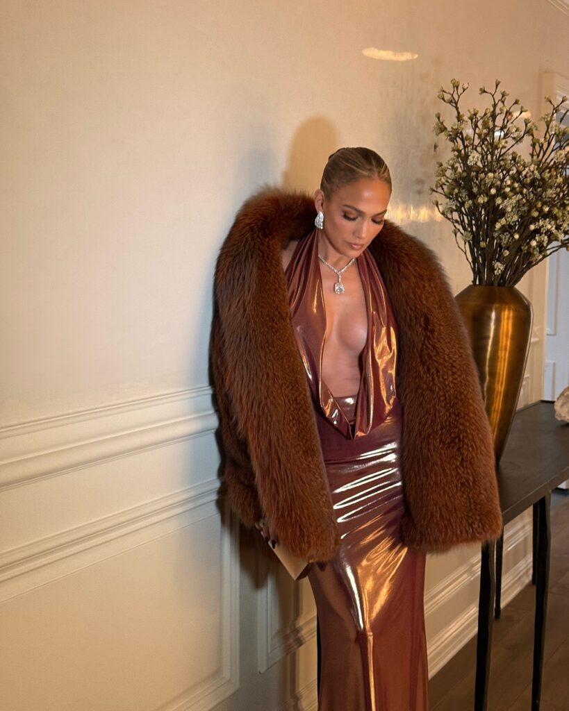 jennifer-lopez-cleavage-2 | Divas World Order