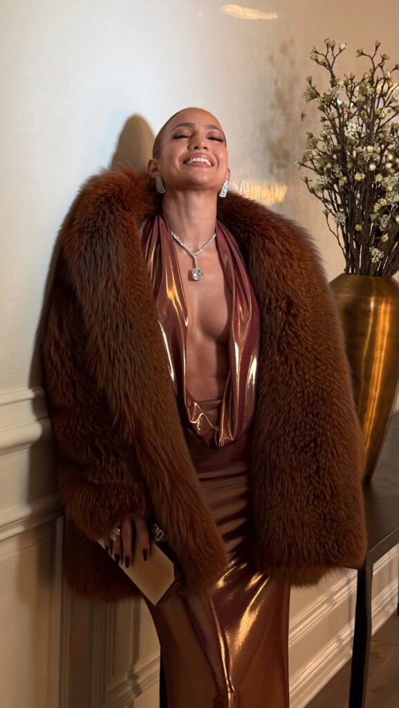 jennifer-lopez-cleavage-3 | Divas World Order