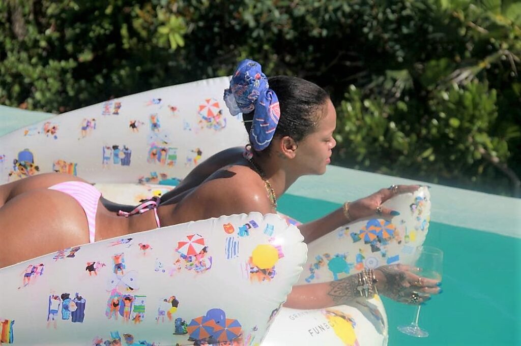 rihanna-bikini-17 | Divas World Order