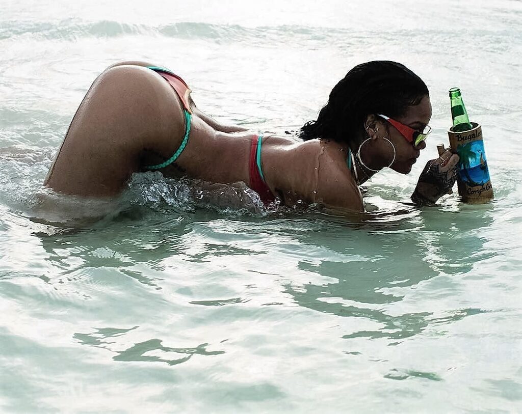 rihanna-bikini-18 | Divas World Order