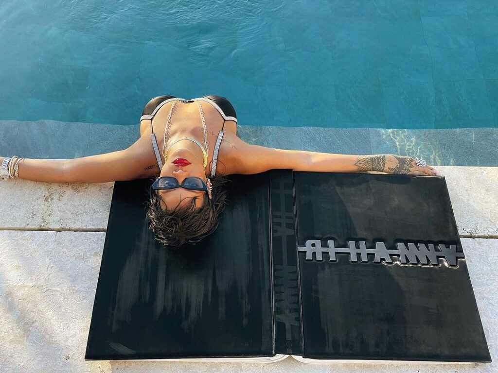 rihanna-bikini-20 | Divas World Order