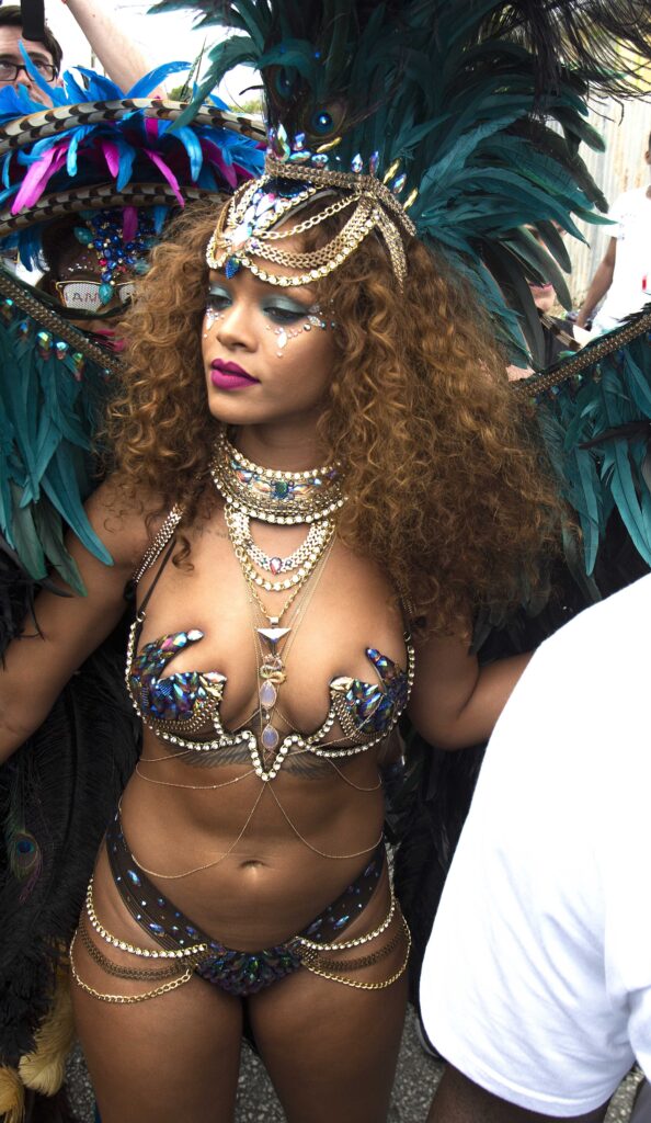 rihanna-candid-1 | Divas World Order