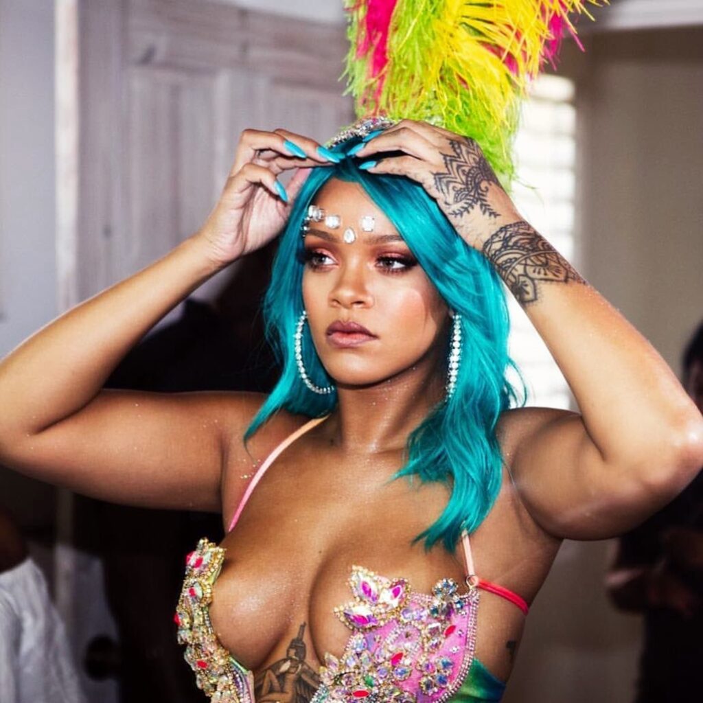 rihanna-cleavage-3 | Divas World Order