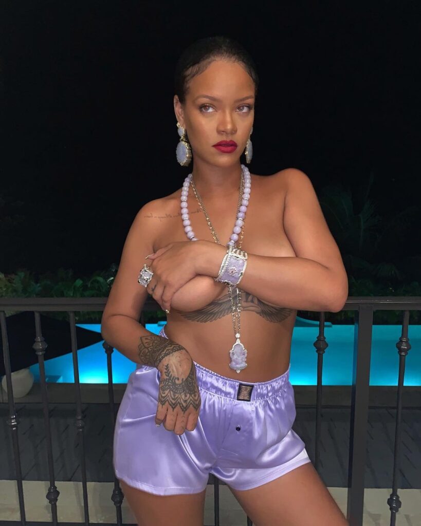 rihanna-cleavage-5 | Divas World Order