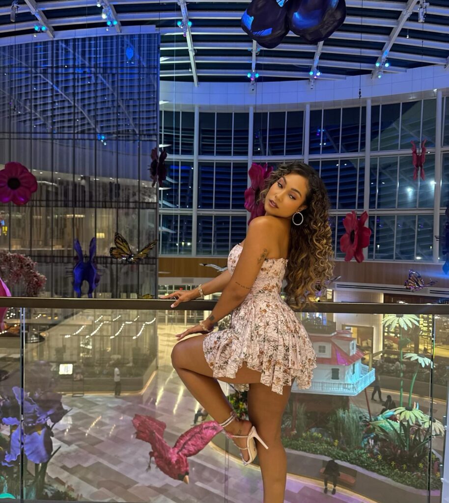 parker-mckenna-posey-candid-20 | Divas World Order