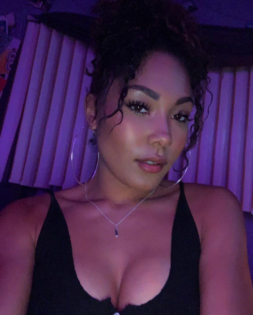 parker-mckenna-posey-cleavage-9 | Divas World Order