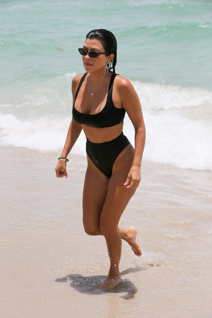 kourtney-kardashian-bikini-15 | Divas World Order