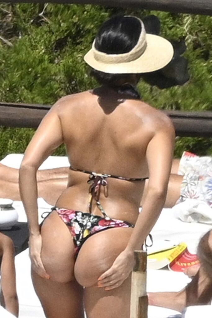 kourtney-kardashian-bikini-36 | Divas World Order