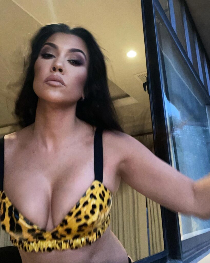 kourtney-kardashian-cleavage-1 | Divas World Order