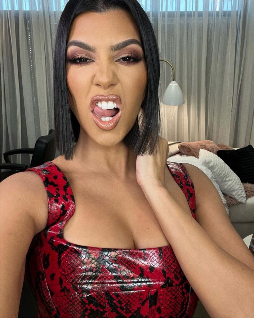 kourtney-kardashian-cleavage-10 | Divas World Order