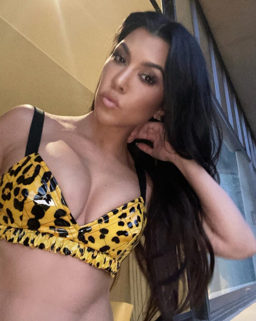 kourtney-kardashian-cleavage-2 | Divas World Order