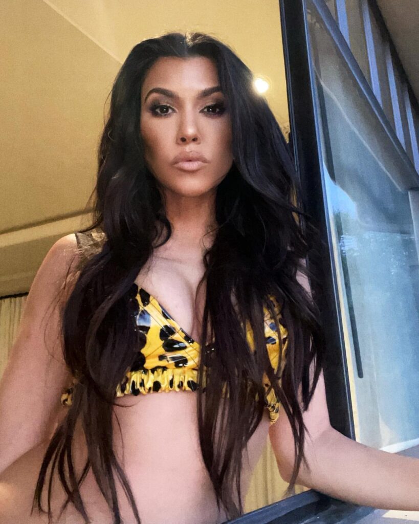 kourtney-kardashian-cleavage-4 | Divas World Order