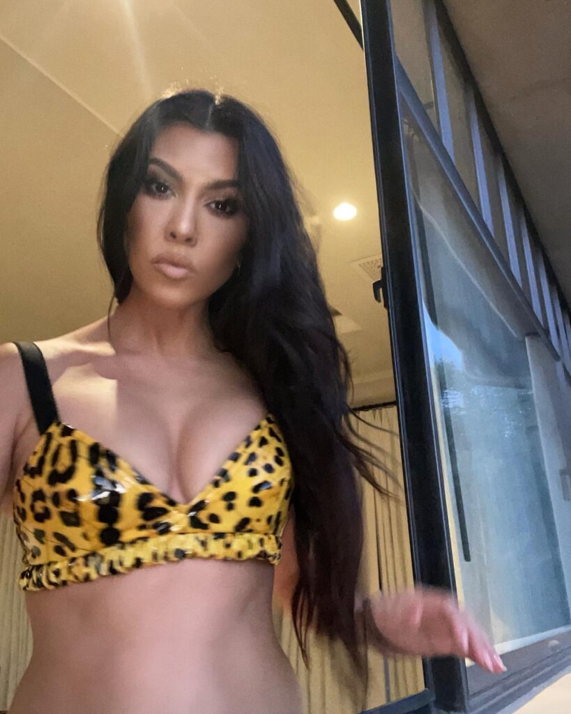 kourtney-kardashian-cleavage-5 | Divas World Order