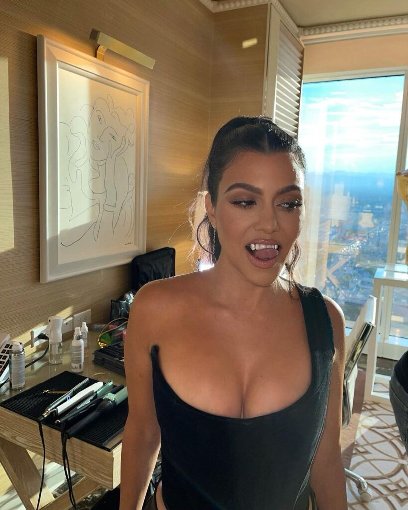 kourtney-kardashian-cleavage-6 | Divas World Order