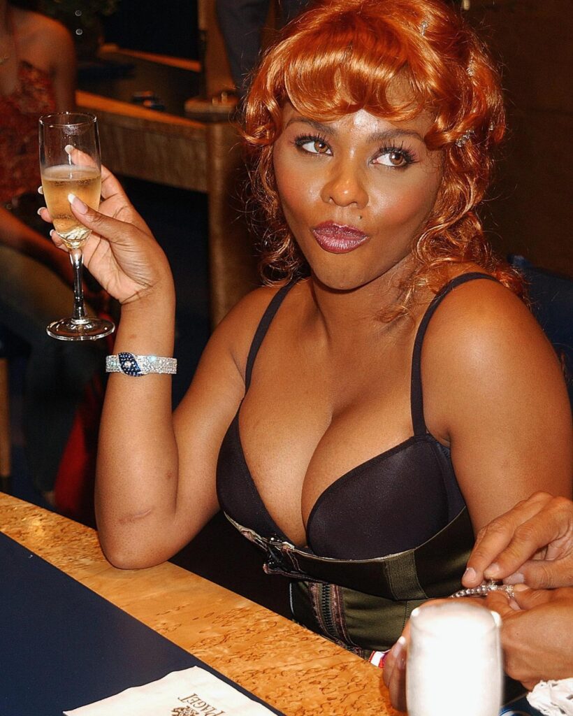 lil-kim-cleavage-6 | Divas World Order