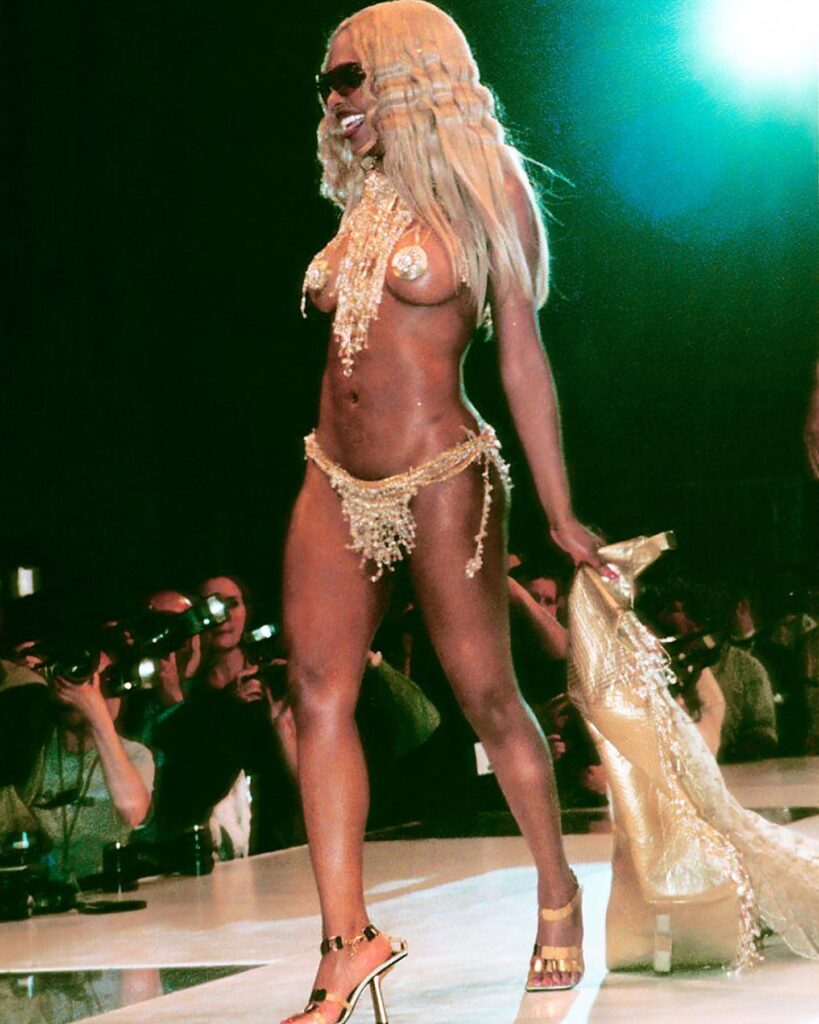 lil-kim-mac-viva-glam-fashion-cares-2000-2 | Divas World Order