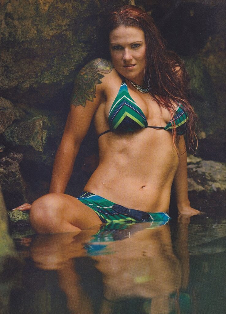 lita-wwe-divas-south-of-the-border-magazine-2004-12 | Divas World Order