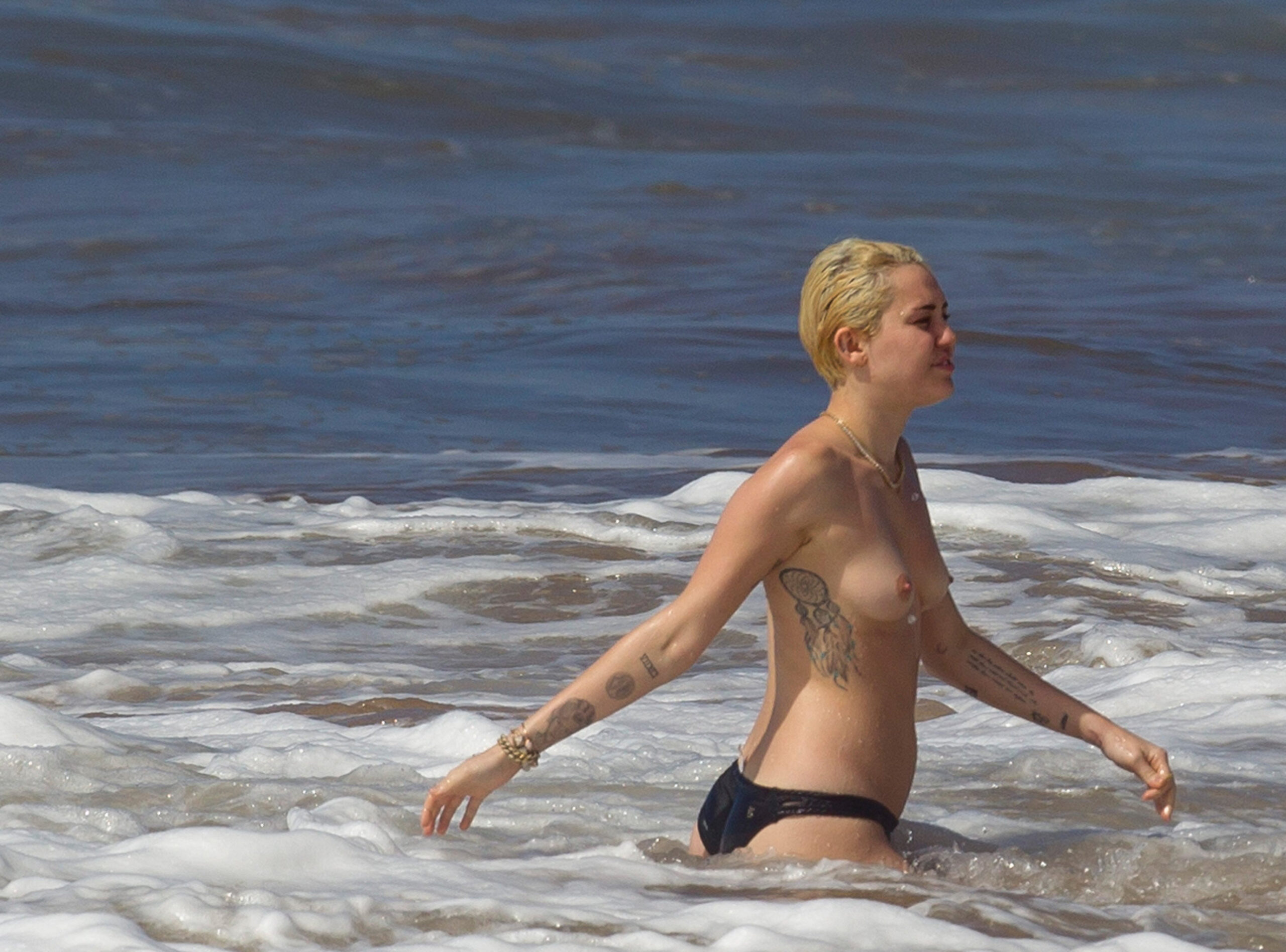 miley-cyrus-nudity-26 | Divas World Order