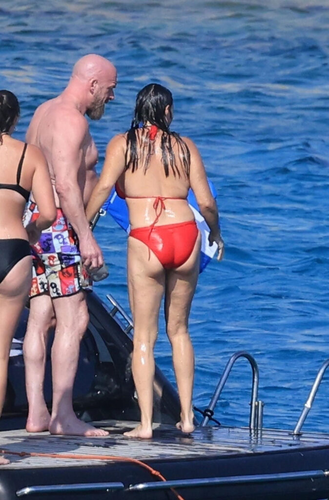 stephanie-mcmahon-bikini-13 | Divas World Order