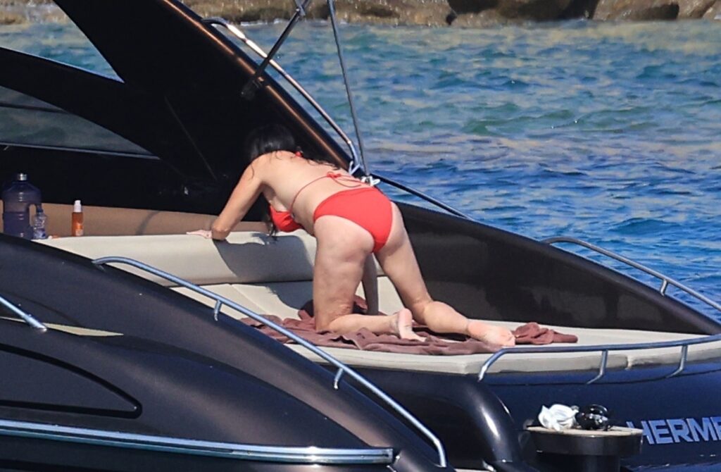 stephanie-mcmahon-bikini-17 | Divas World Order
