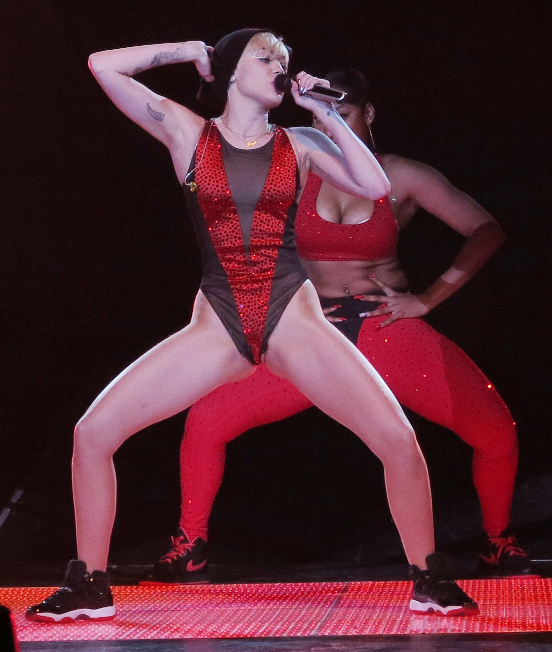 miley-cyrus-candid-10